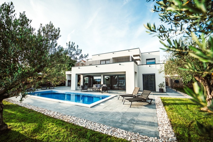 Villa mit Garten und Pool