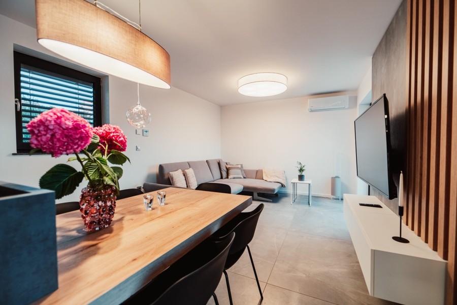 Wohnbereich der oberen Wohnung mit Küche