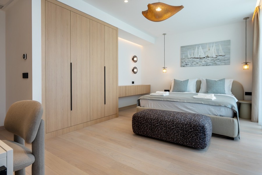 Schlafzimmer mit Einbauschrank