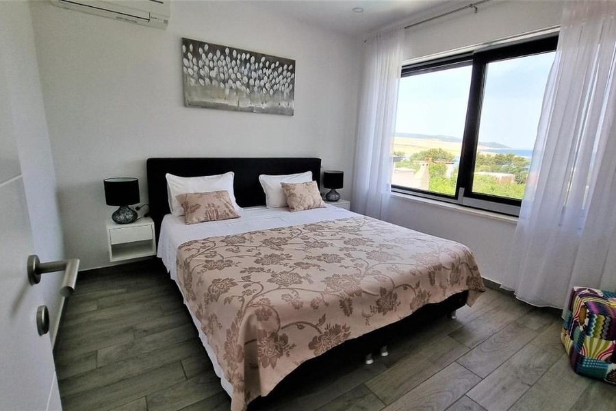 Schlafzimmer mit Blick in die Landschaft