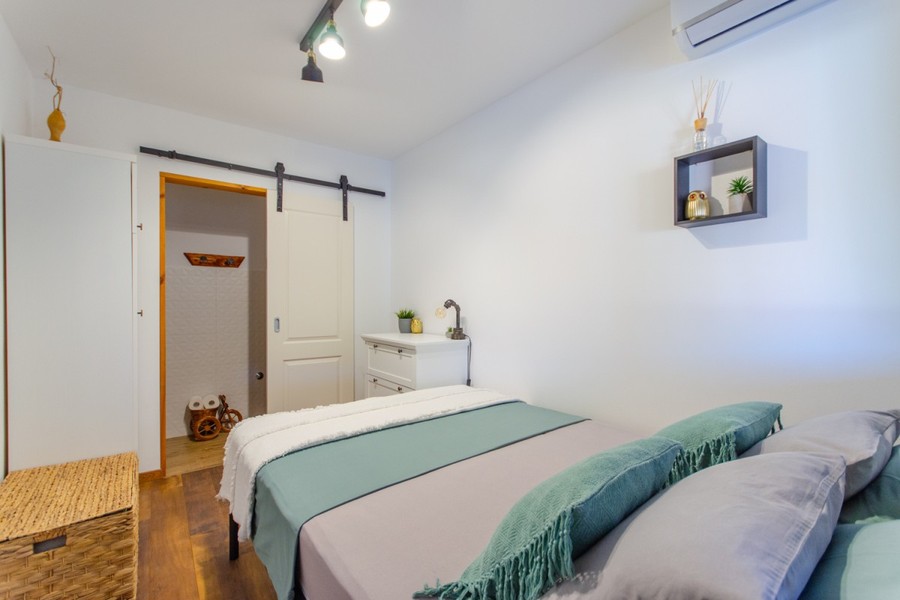 Schlafzimmer mit Schiebetür