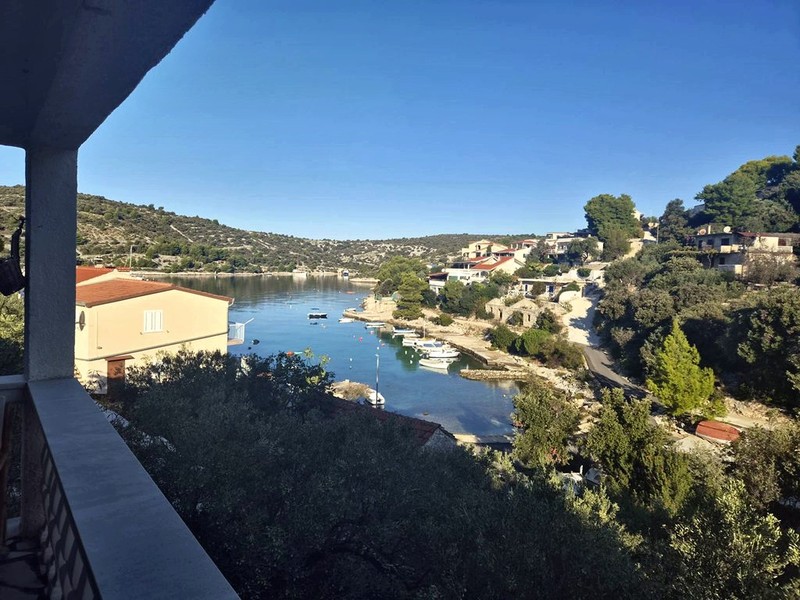 Blick vom Balkon auf die Bucht und das Meer