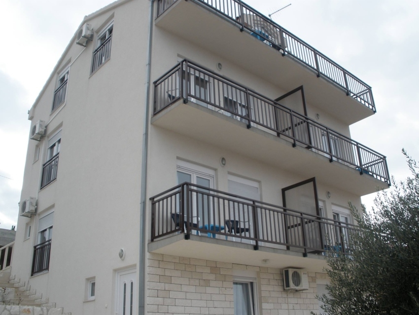 Haus mit 7 Appartements zum Verkauf in Kroatien.