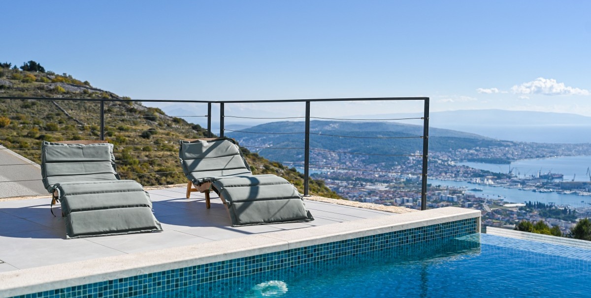 Villa mit Meerblick bei Trogir in Kroatien kaufen