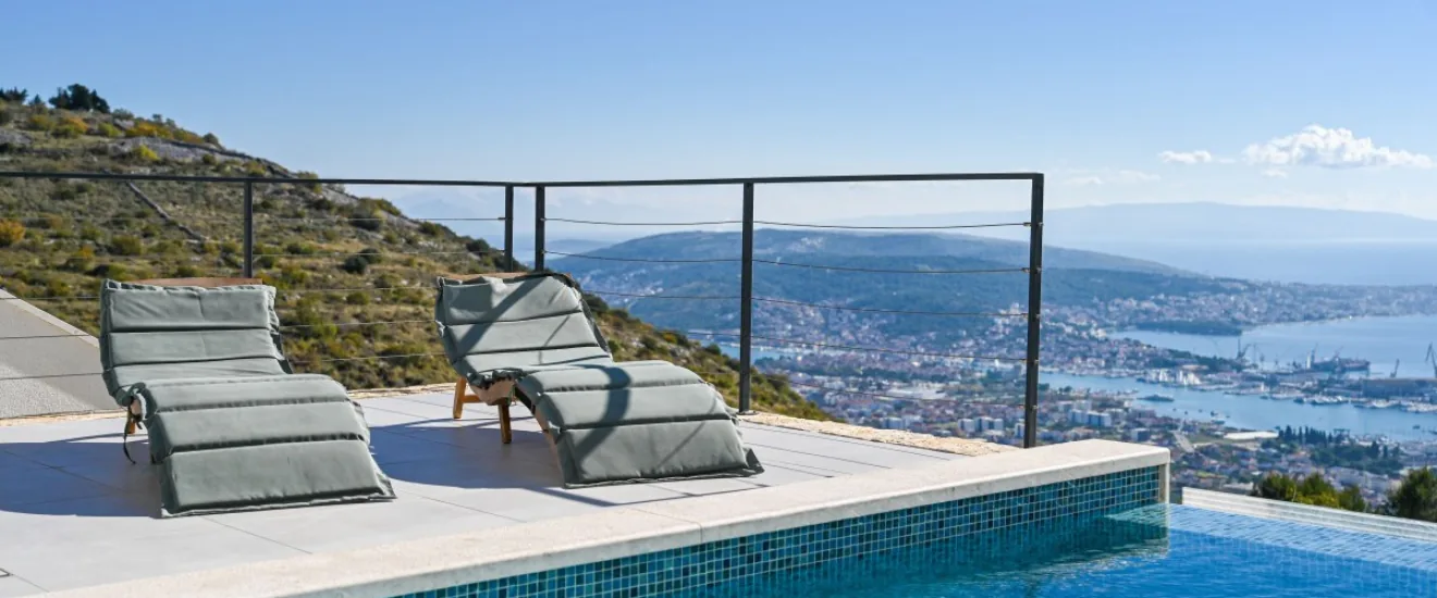 Villa mit Meerblick bei Trogir in Dalmatien