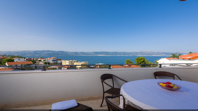 Wohnung im Dachgeschoss auf der Insel Ciovo in Kroatien zum Verkauf - Panorama Scouting.