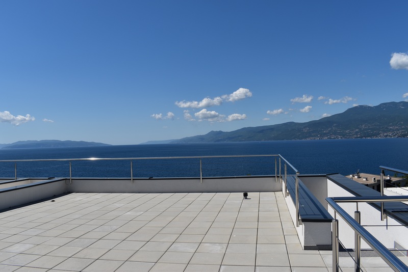 Penthouse mit Dachterrasse und Meerblick in Kroatien zum Verkauf - Panorama Scouting.