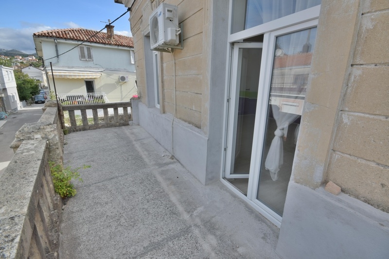 Terrasse der Wohnung A2149 zur kompletten Renovierung.