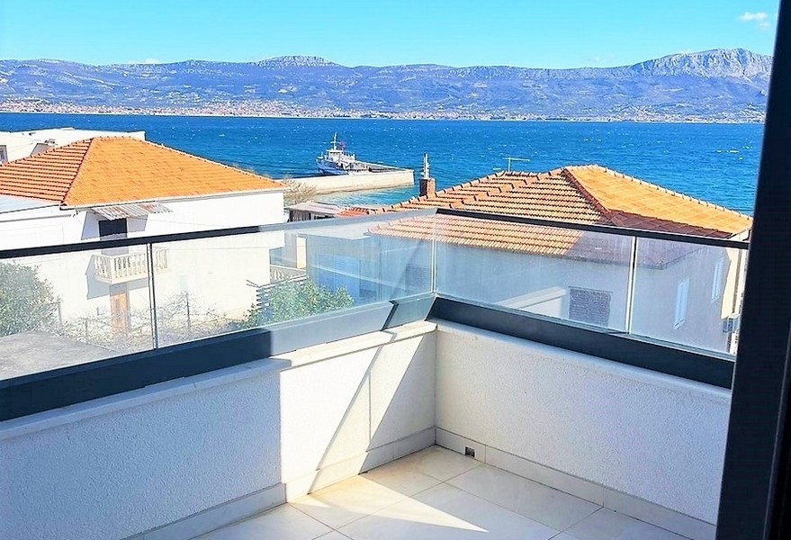 Balkon mit traumhaften Blick auf das Meer