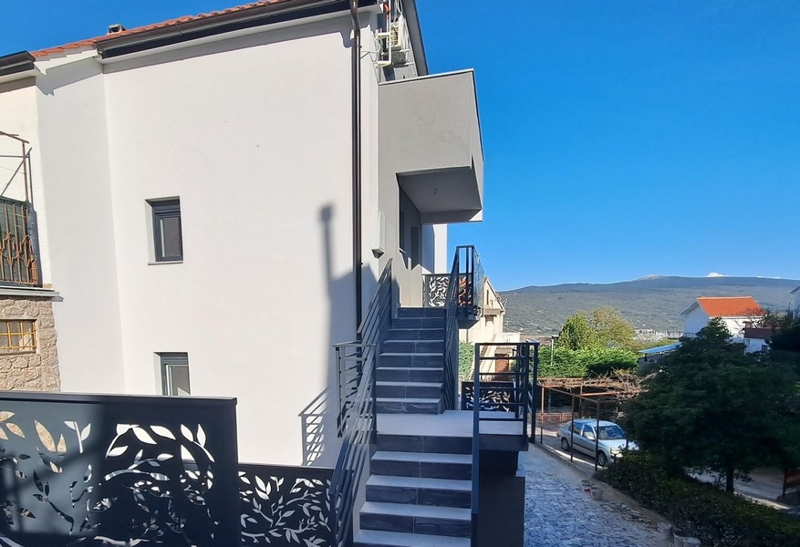 Appartement mit Loggia, Garten und Grill