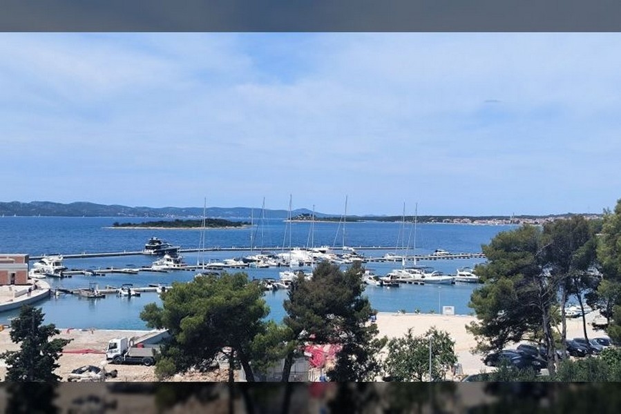 Traumhafter Ausblick auf den Hafen und das Meer - Panorama Scouting - A2985