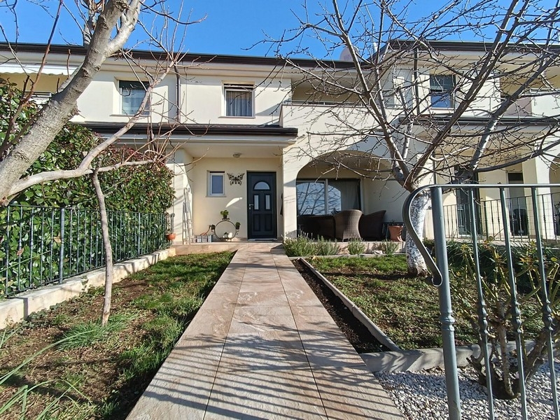 Reihenhaus mit Garten und Meerblick in Kroatien - Immobilien Kroatien