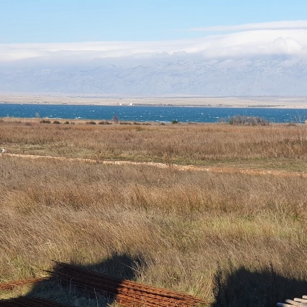 Meerblick nahe den zum Verkauf stehenden Wohnungen in Privlaka, Zadar in Kroatien.