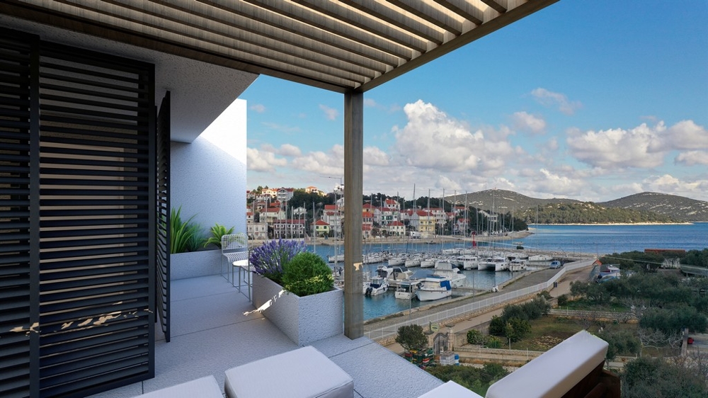 Panoramaaussicht von einem Apartment in Kroatien mit Meerblick und Marina.