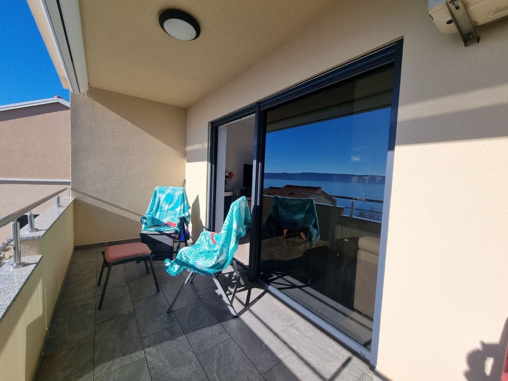 Terrasse der Immobilie mit Meerblick in Kroatien