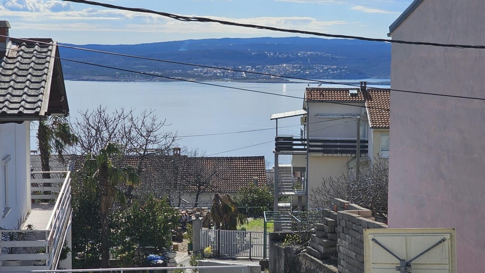 Aussicht auf die Bucht von Crikvenica aus einem zum Verkauf stehenden Appartement in Kroatien