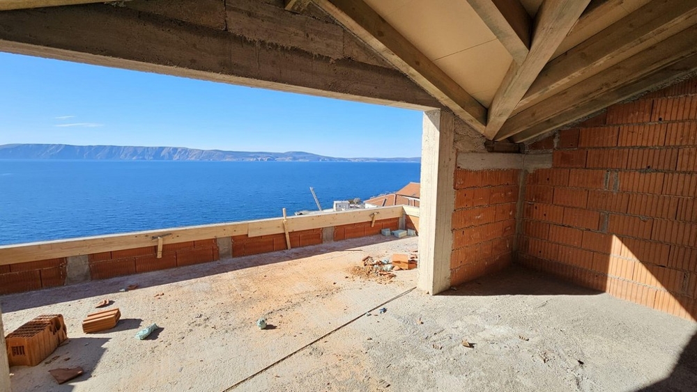 Unfertiges Appartement-Interieur mit freiem Meerblick in Kroatien