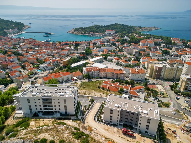 Immobilien in Kroatien, Makarska, Appartement mit Meerblick: Luftbild eines neuen Wohnkomplexes