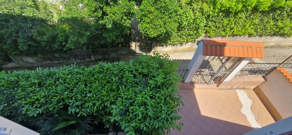 Appartements mit Meerblick in Kroatien - Blick auf den Garten vom Balkon