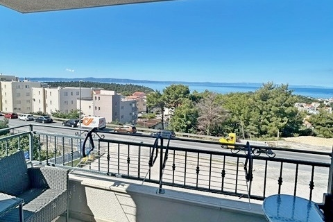 Meerblick von der Terrasse der Wohnung A3319, die in Makarska in Kroatien zum Verkauf angeboten wird.