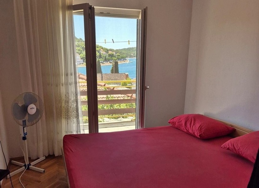 Schlafzimmer mit Meerblick der Wohnung A3368 in Tisno, Kroatien - Panorama Scouting.