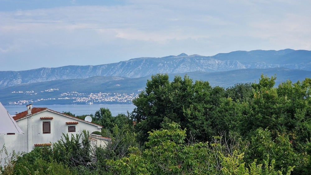 Meerblick von der Terrasse des Appartements A3398, das in Kroatien zum Kauf steht.