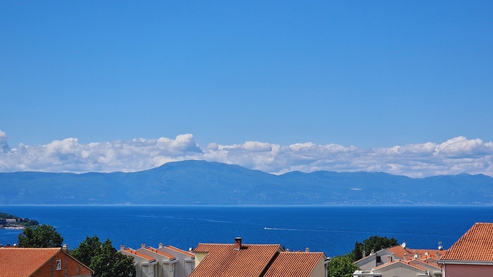 Meerblick der Wohnung A3402, die in Kroatien auf der Insel Krk zum Verkauf steht.