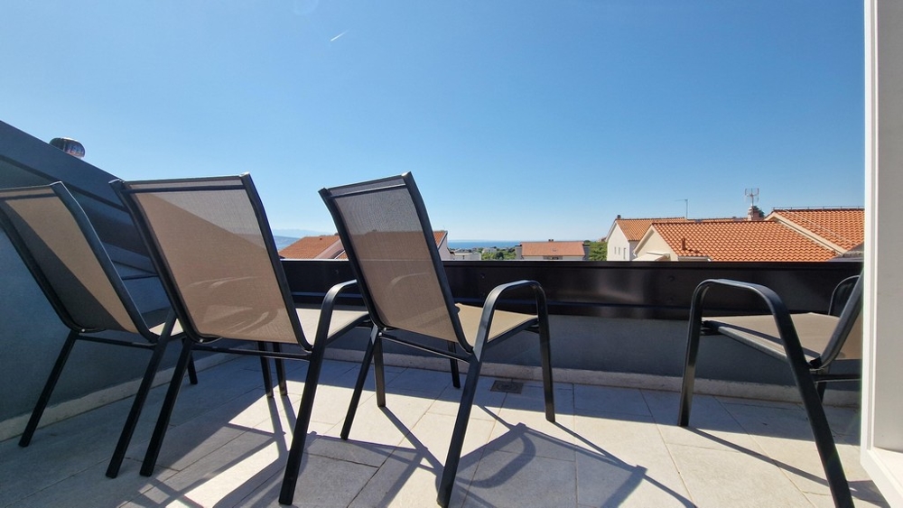 Terrasse mit Meerblick der Wohnung A3408 in Kroatien.