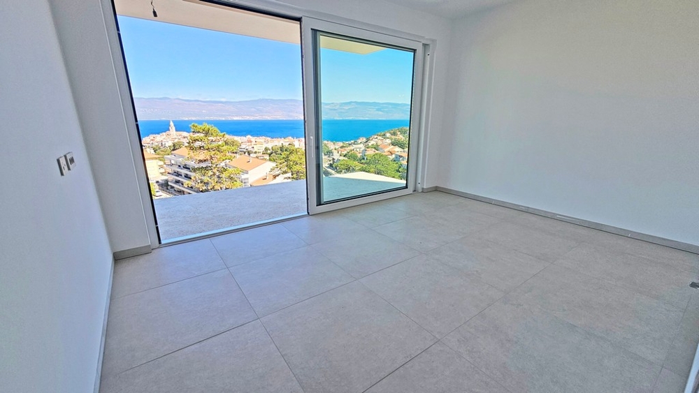 Wohnzimmer mit Blick auf die Altstadt von Vrbnik und die Kvarner Bucht, Wohnung A3480