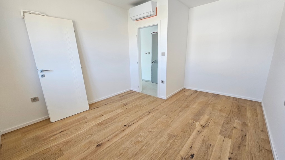 Zweites Schlafzimmer mit Parkettboden und Klimaanlage, Appartement A3481