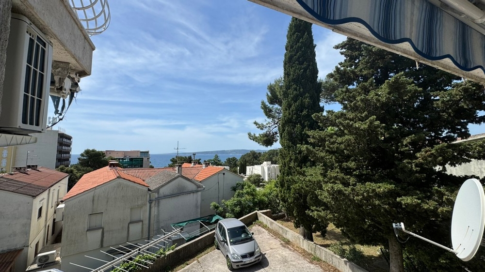 Blick auf das Meer vom Balkon der Wohnung A3648, die auf der Insel Krk verkauft wird.