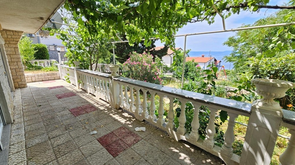 Terrasse mit Meerblick - Immobilie A3704 in Novi Vinodolski, Kvarner Bucht, Kroatien.