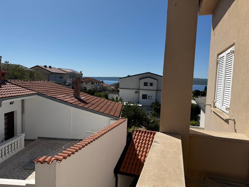 Wohnung nahe dem Meer zum Kauf in Selce bei Crikvenica, Kroatien.