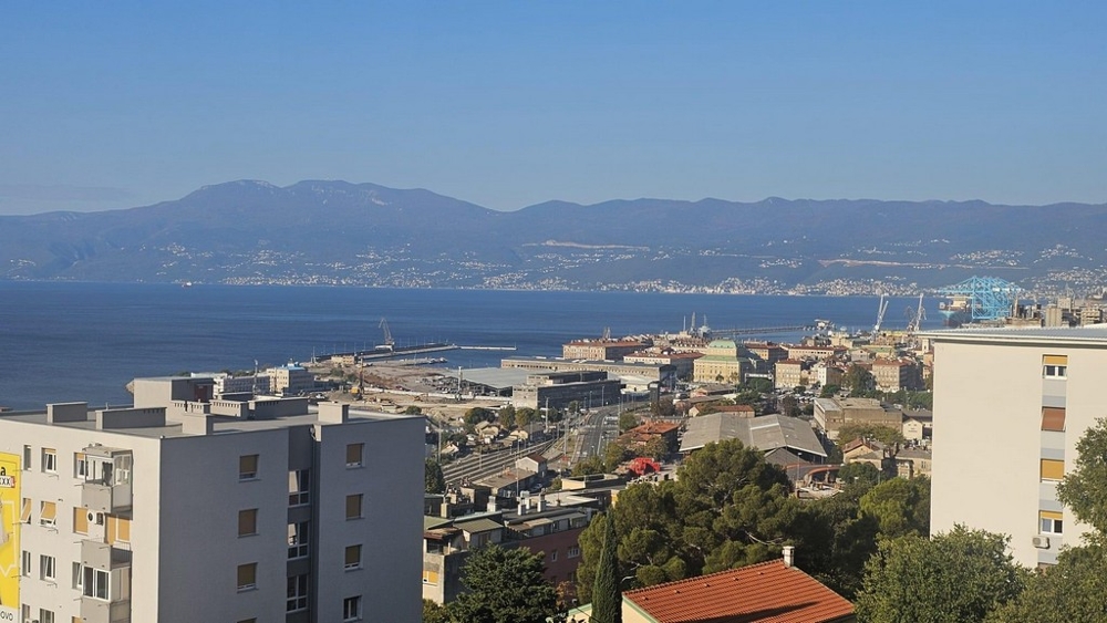 Blick auf Rijeka und das Meer von der Immobilie A3774.