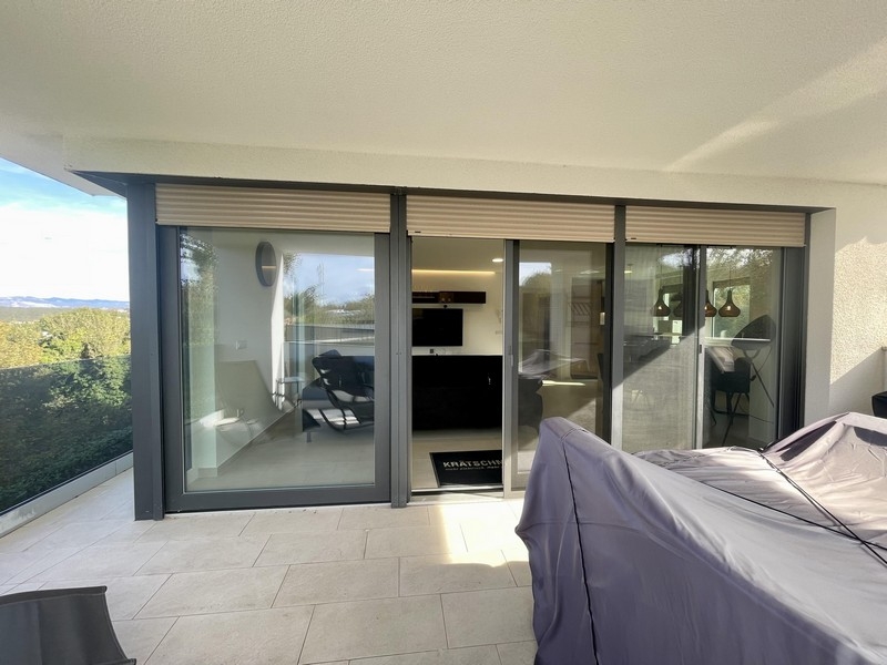 Überdachte Terrasse der Immobilie A3780 auf der Insel Krk in Kroatien.