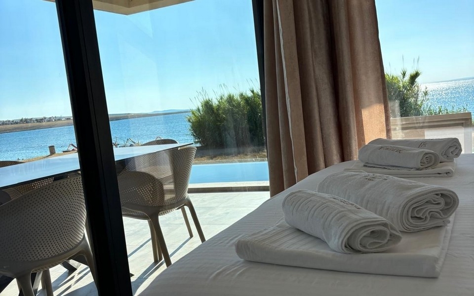 Schlafzimmer mit Terrasse und Meerblick