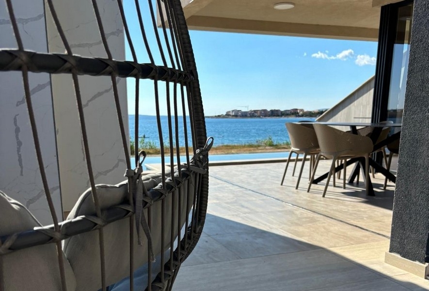 Terrasse mit Blick auf das Meer