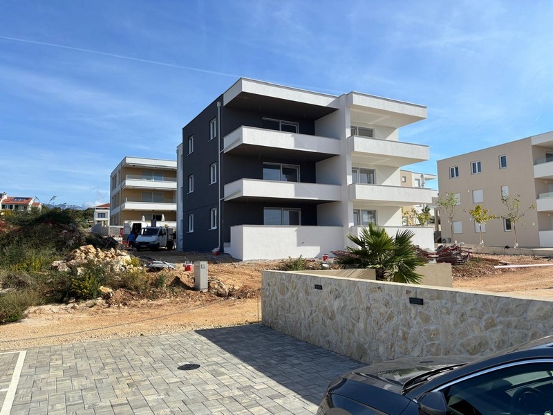 Moderne Wohnungen zum Verkauf auf Pag im Ort Novalja.