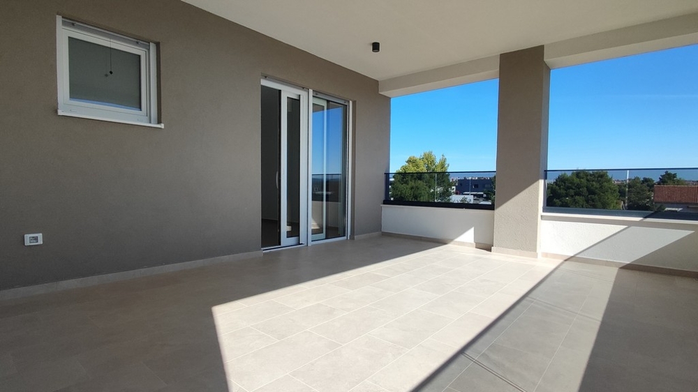 Terrasse mit Zugang zur Wohnung