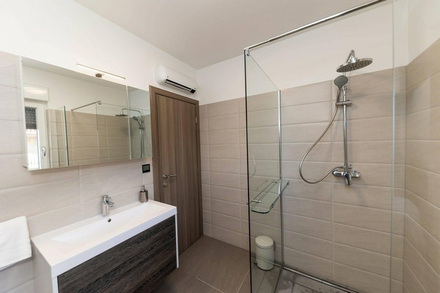 Bad mit ebenerdiger Dusche