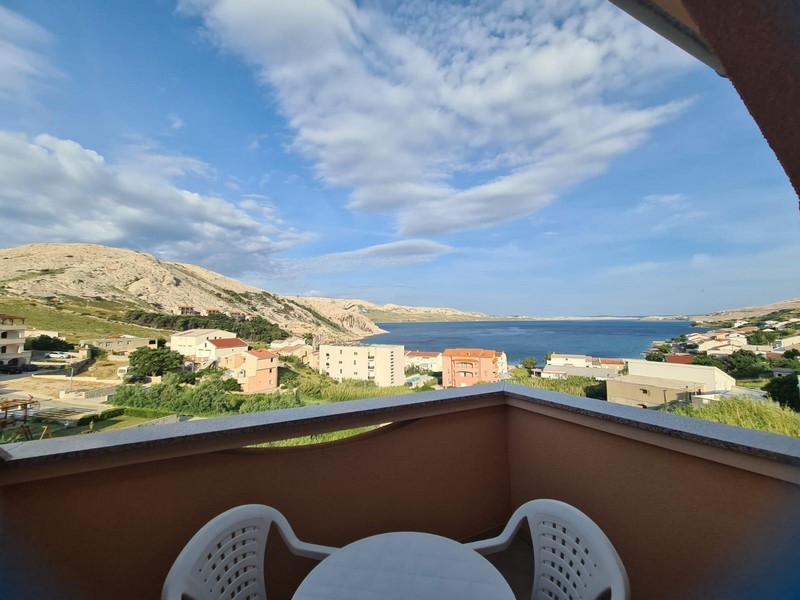 Terrasse mit Meerblick der Immobilie A3824 auf Pag in Kroatien - Panorama Scouting.