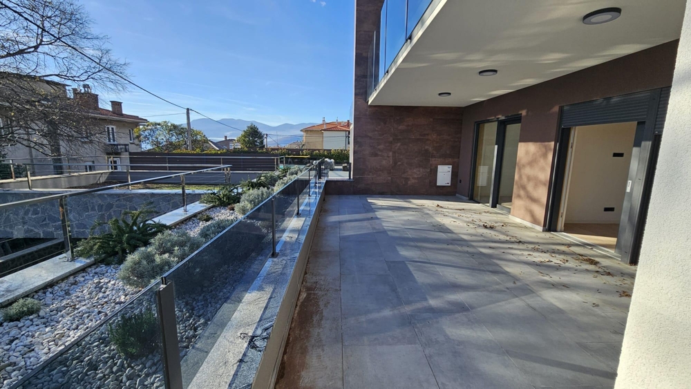 Terrasse der Immobilie A3828 in Kantrida, Rijeka - Panorama Scouting.