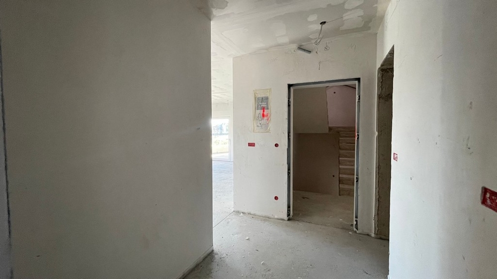 Flur mit Zugang zum Treppenhaus