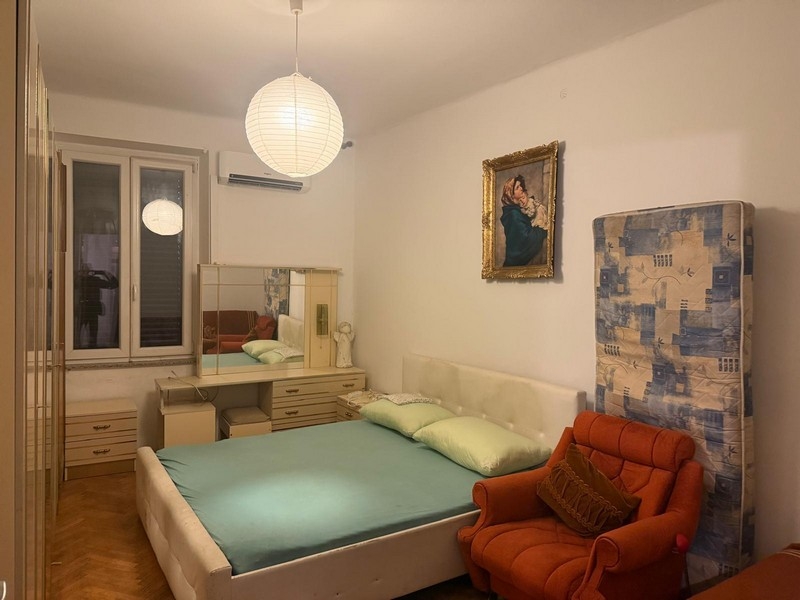 Schlafzimmer mit Doppelbett