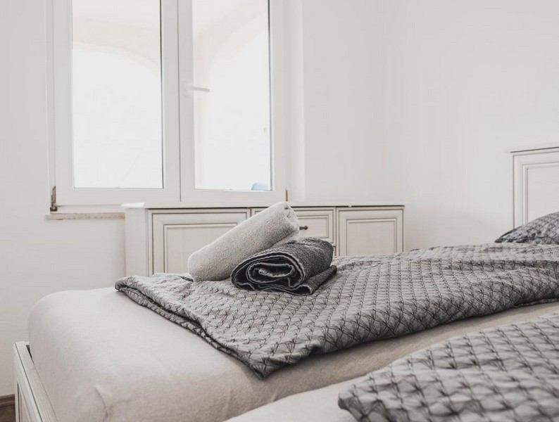 Schlafzimmer mit Doppelbett