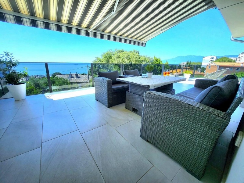 Große Terrasse der Immobilie A3880 in Rijeka, Turnic - Kroatien.