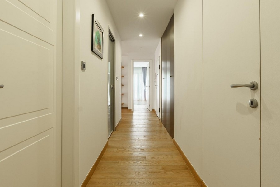 Flur Zugang Wohnbereich moderne Wohnung Split