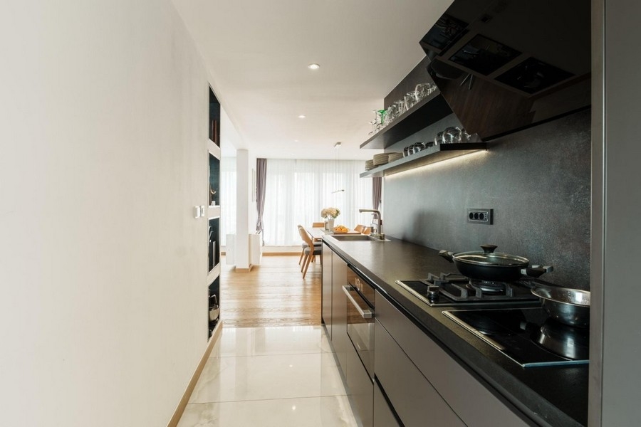 Küche mit Einbauküche