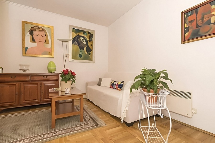 Mediterraner Wohnbereich des Objekts A3895 bei Omis in Dalmatien.