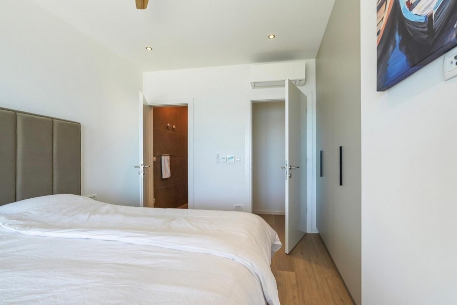 Schlafzimmer mit Bad en Suite und Klimaanlage